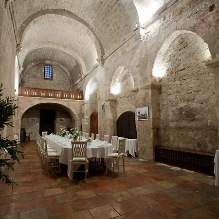 Отель Garrigae Abbaye De Sainte Croix